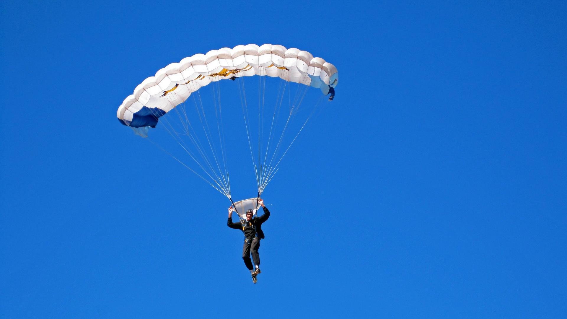 2018年季后赛：库里百发百中的远距离三分，打破多项NBA历史纪录，库里2018总决赛数据统计